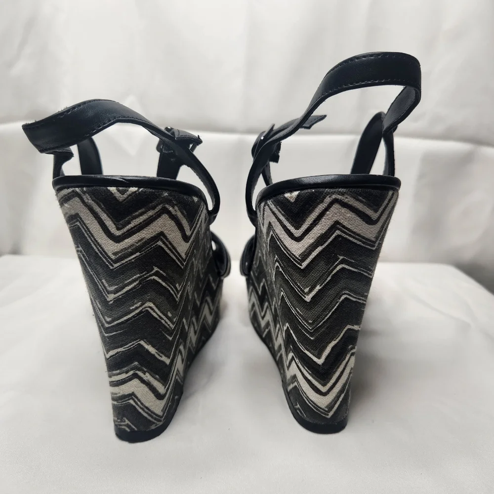 Ametican Eagle Black Strappy Platform Sandals Wuth Buckle Womens Size 11